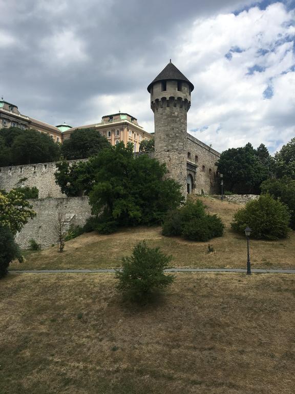 Castel View Apartment Будапеща Екстериор снимка